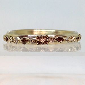 Vintage🌟 Gold Tone 🌟Hinged Cuff Bracelet